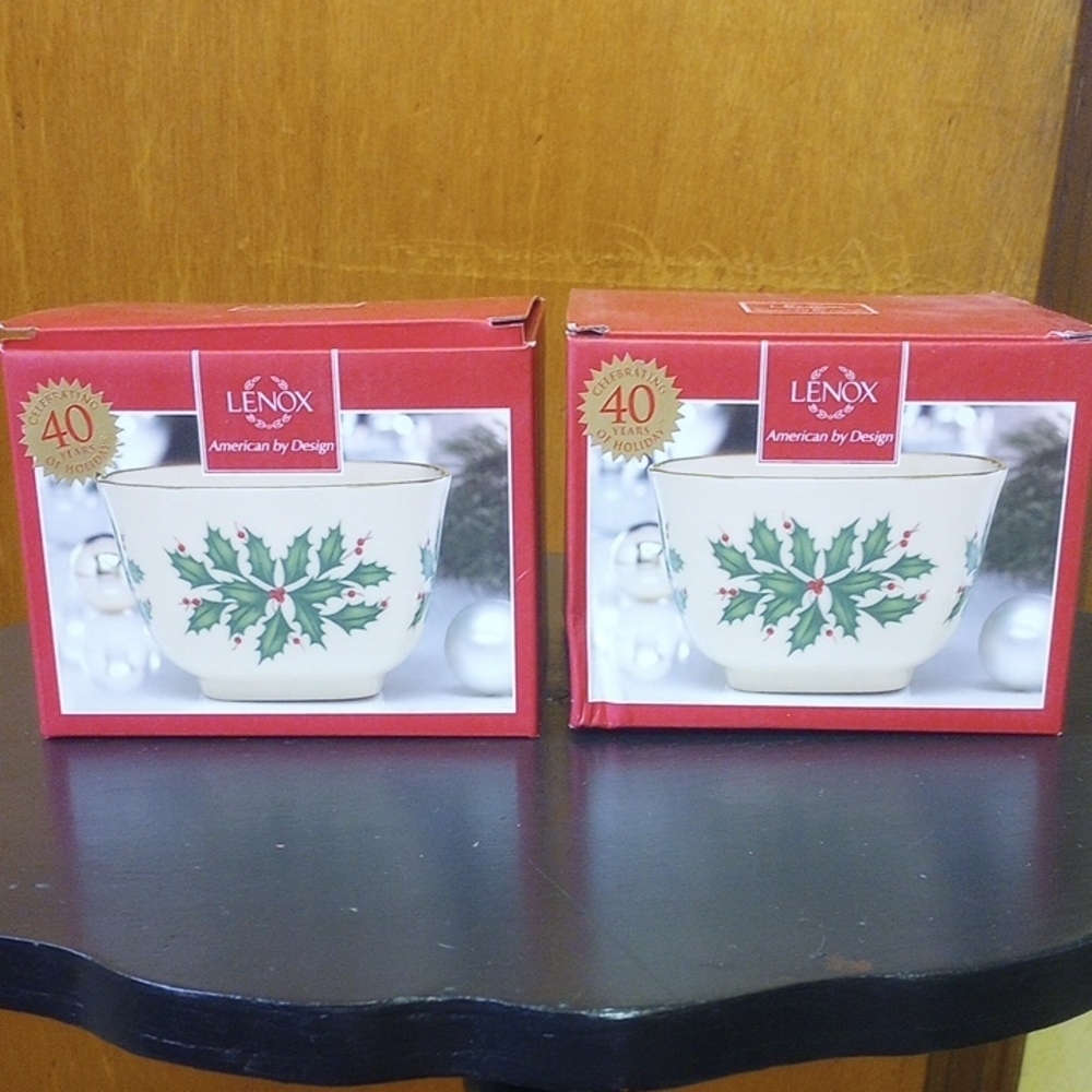 NIB Set of Lenox Holiday Archive Nut Bowls w/ Holly Design & Gold Edging